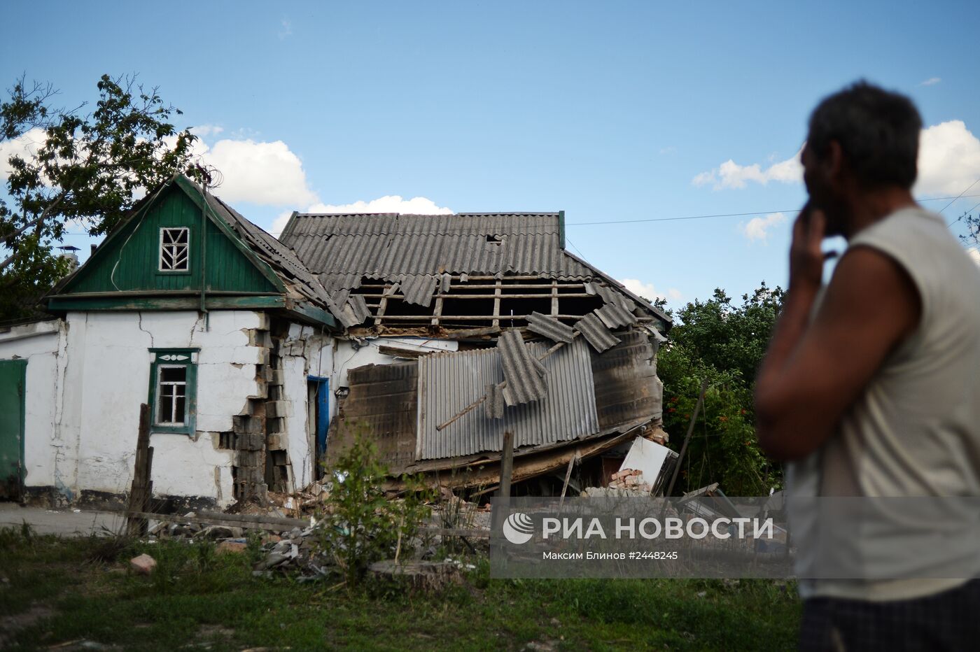 Последствия обстрела города Амвросиевки Донецкой области