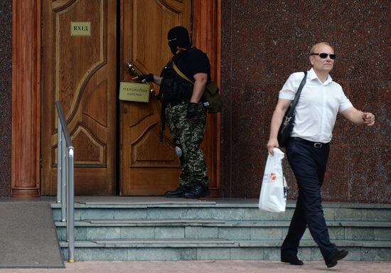 Вооруженные люди заняли здание управления Нацбанка Украины