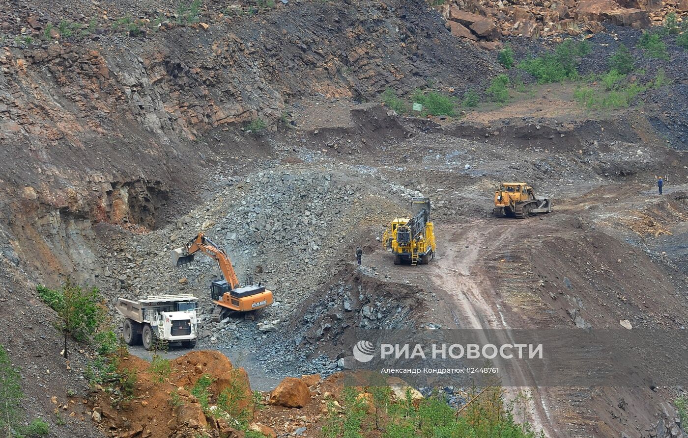 Работа Бакальского рудника в Челябинской области