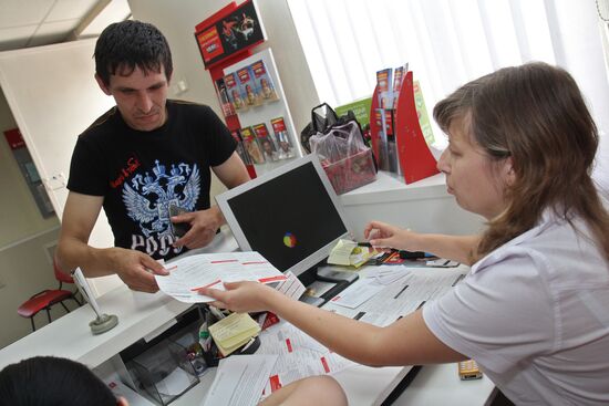 В Крыму начались продажи российских SIM-карт с номерами в коде "+7" сотового оператора МТС