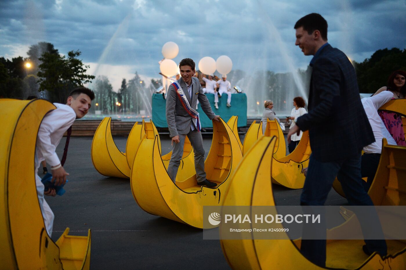 Выпускной вечер в парке горького. Выпускной вечер 2023 в Москве парк Горького.