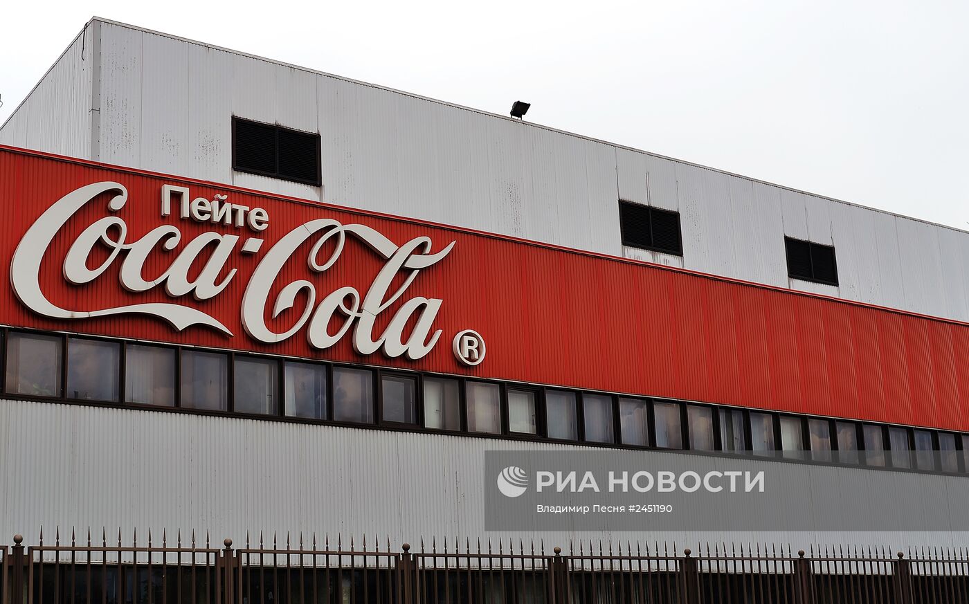 Работа завода Coca-Cola в Москве