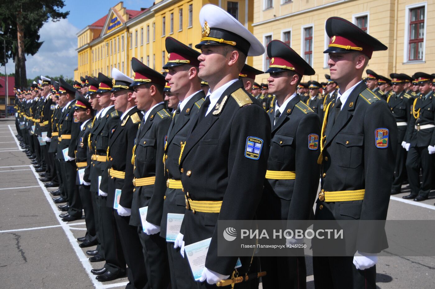 Выпуск молодых офицеров из Академии сухопутных войск Минобороны Украины