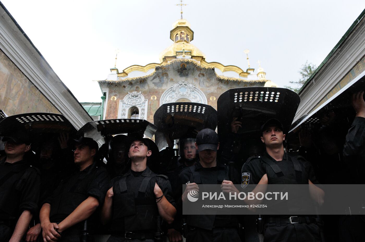 Неизвестные сорвали крестный ход против войны и интеграции Украины в Евросоюз