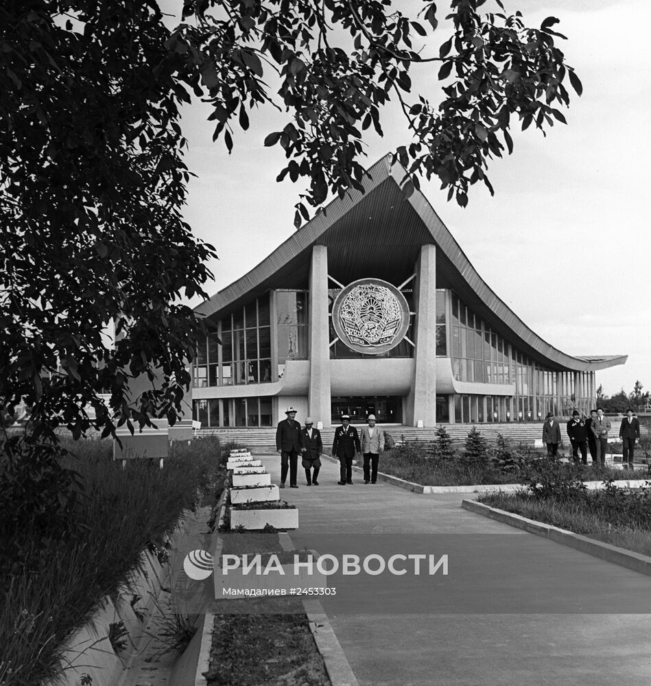 Главный павильон ВДНХ Киргизской ССР