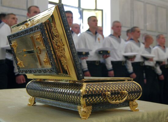 Передача в дар Черноморскому флоту ковчега с частицами святых мощей