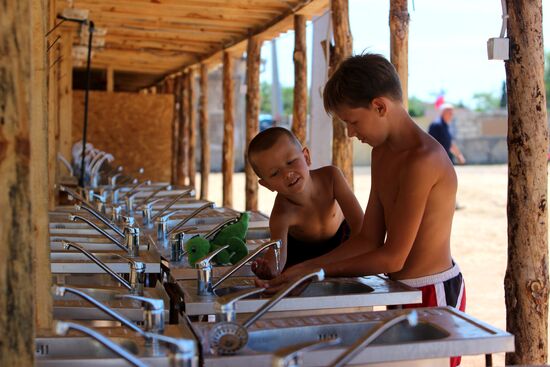 Палаточный лагерь в Севастополе для беженцев из Донбасса