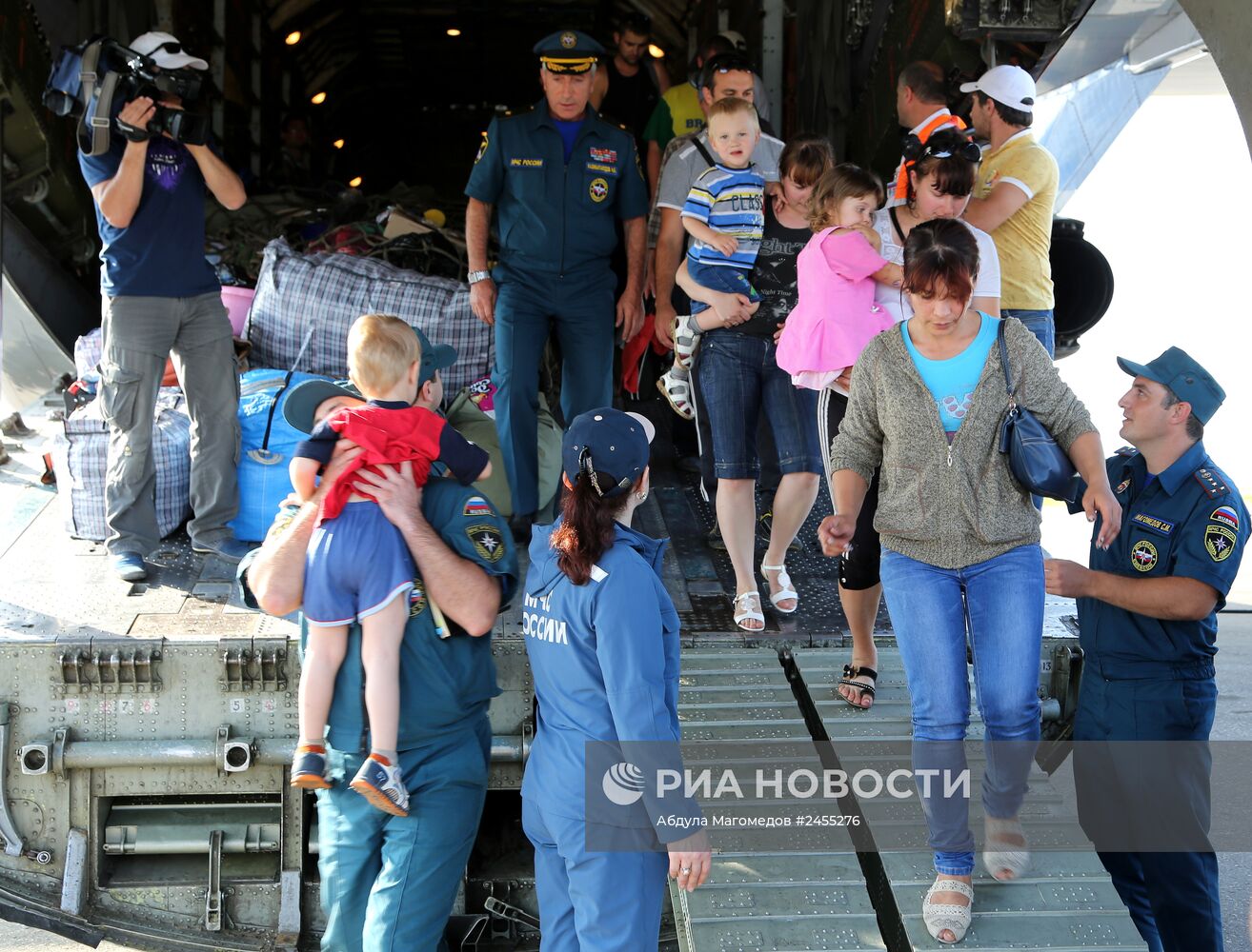 Украинские беженцы в аэропорту Махачкалы