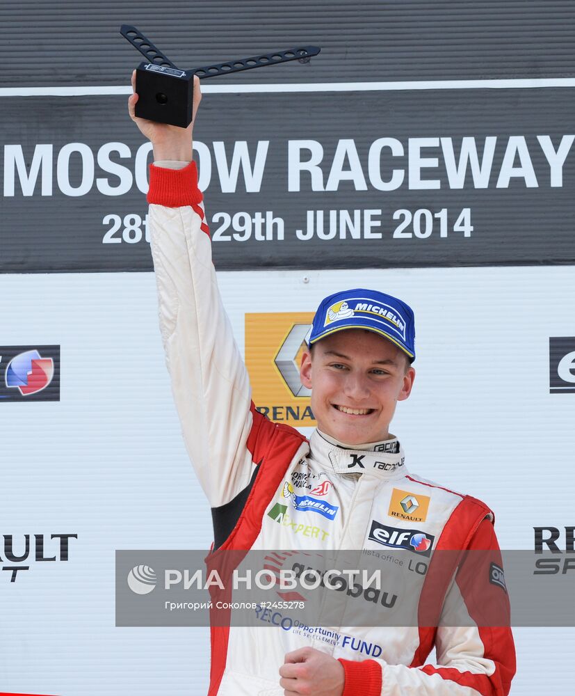 Автоспорт. Мировая серия "Рено". Российский этап. Второй день