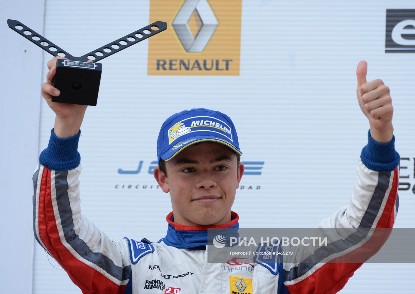 Автоспорт. Мировая серия "Рено". Российский этап. Второй день