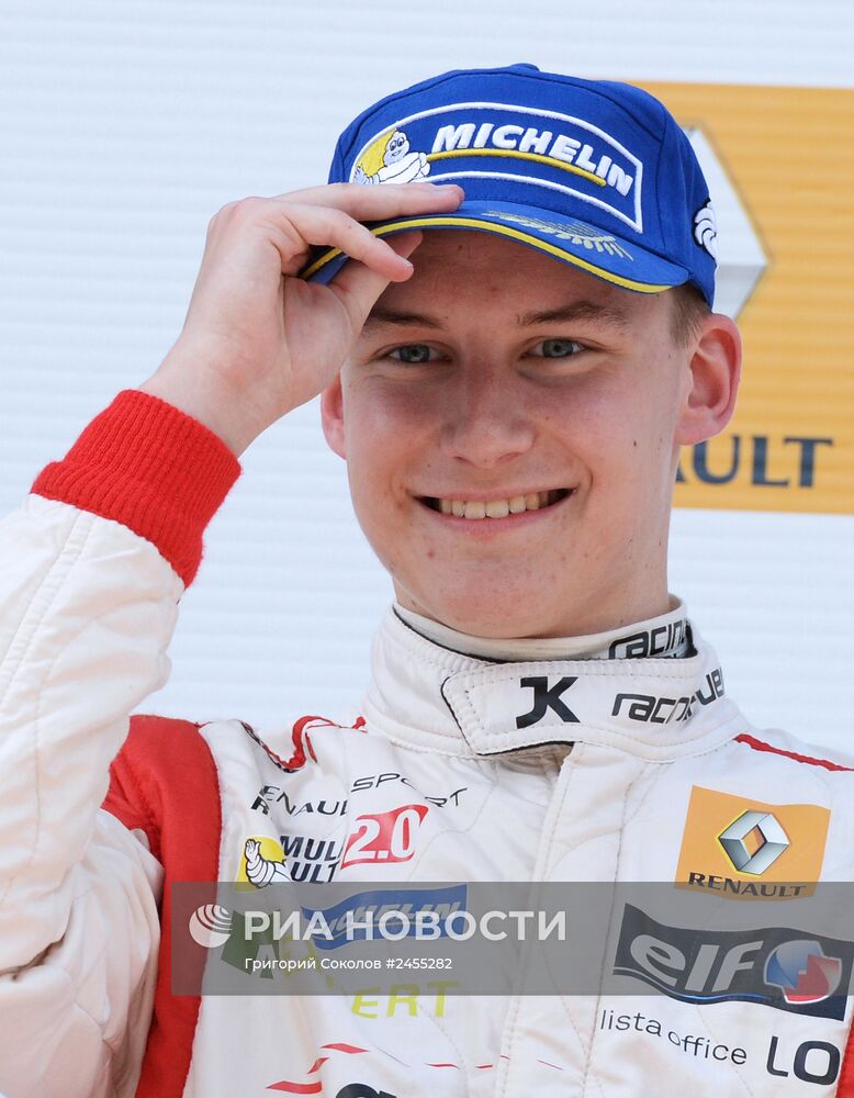 Автоспорт. Мировая серия "Рено". Российский этап. Второй день