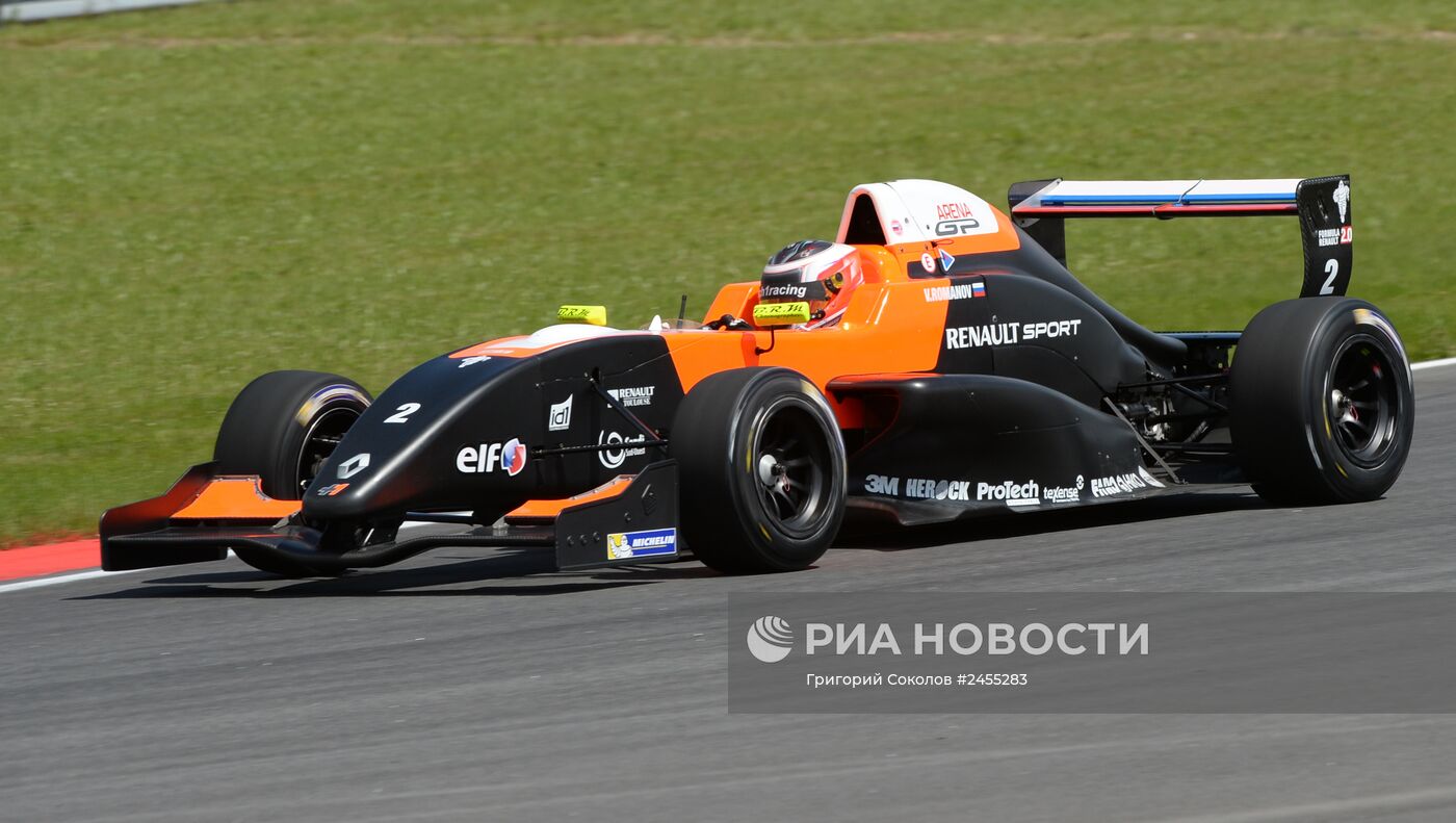 Автоспорт. Мировая серия "Рено". Российский этап. Второй день