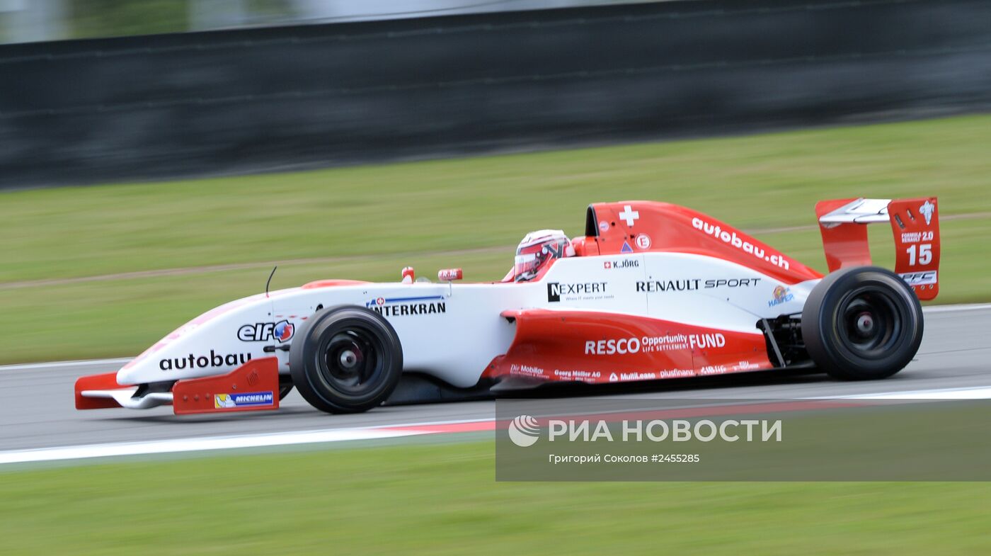 Автоспорт. Мировая серия "Рено". Российский этап. Второй день