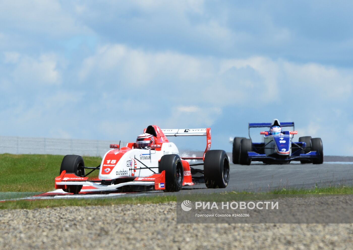 Автоспорт. Мировая серия "Рено". Российский этап. Второй день