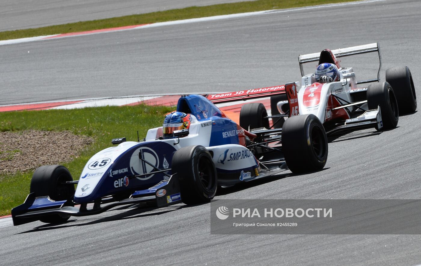 Автоспорт. Мировая серия "Рено". Российский этап. Второй день