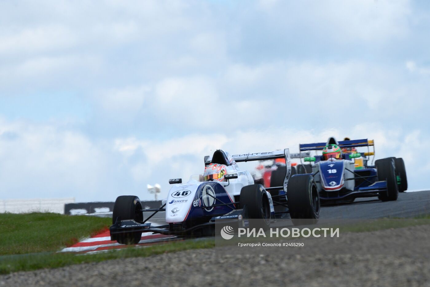 Автоспорт. Мировая серия "Рено". Российский этап. Второй день