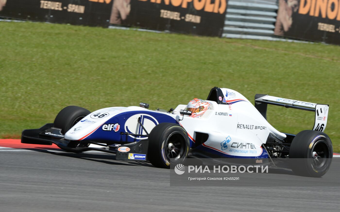 Автоспорт. Мировая серия "Рено". Российский этап. Второй день