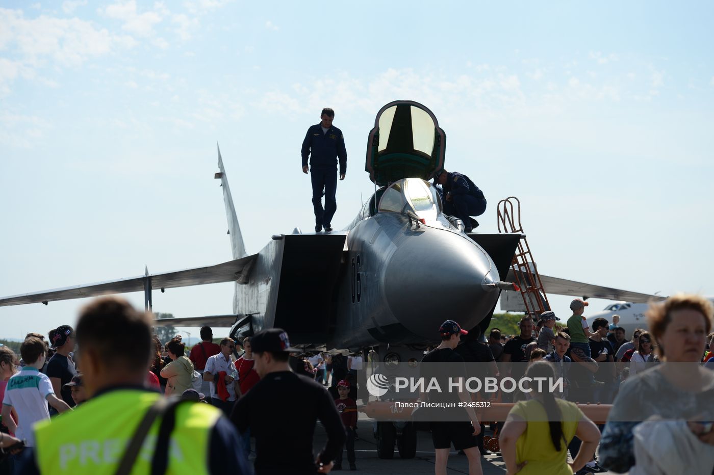 Авиационный фестиваль "Крылья Пармы" в Перми