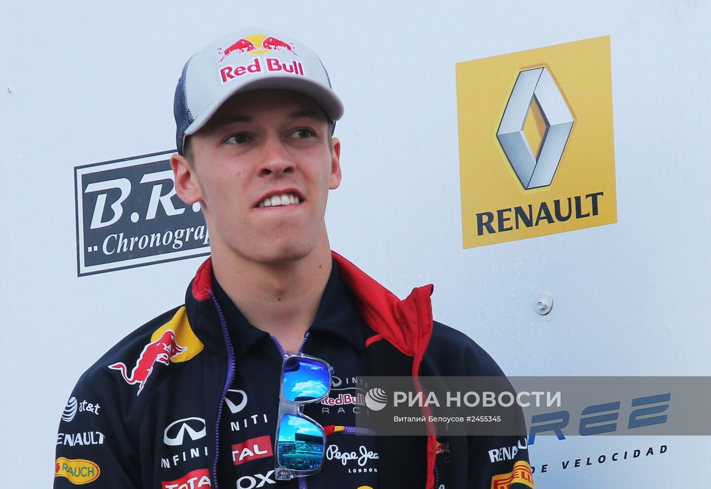 Автоспорт. Мировая серия "Рено". Российский этап. Второй день