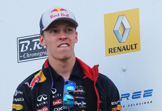 Автоспорт. Мировая серия "Рено". Российский этап. Второй день