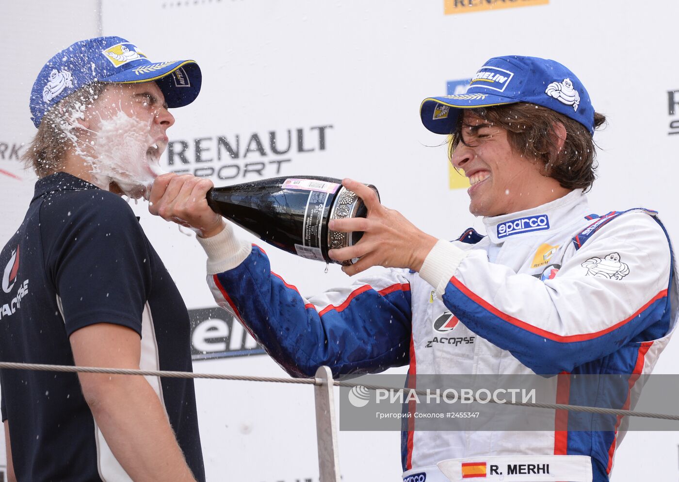 Автоспорт. Мировая серия "Рено". Российский этап. Второй день