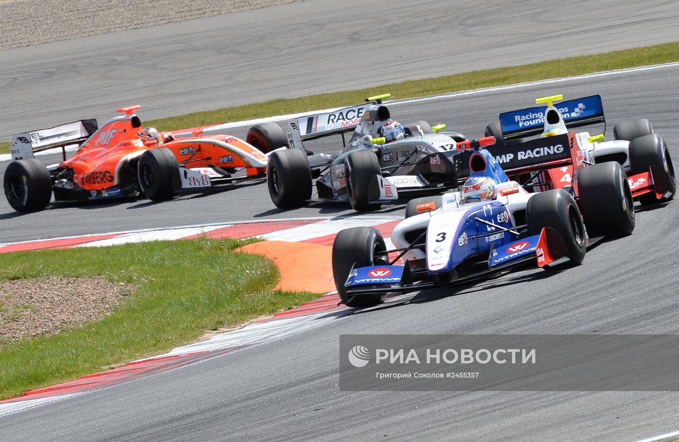 Автоспорт. Мировая серия "Рено". Российский этап. Второй день