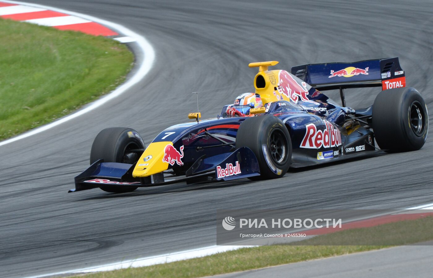 Автоспорт. Мировая серия "Рено". Российский этап. Второй день