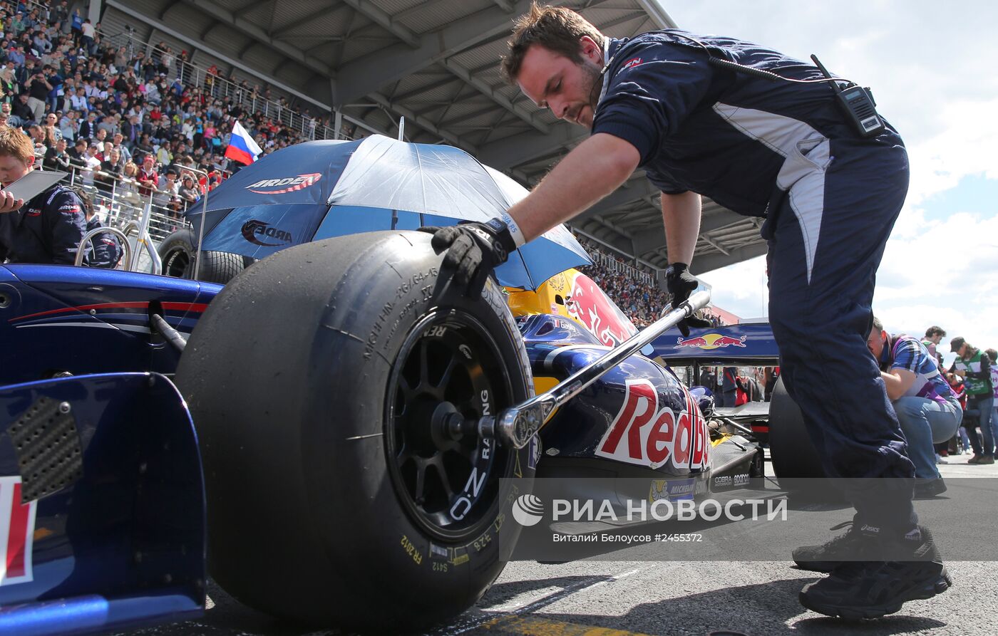 Автоспорт. Мировая серия "Рено". Российский этап. Второй день