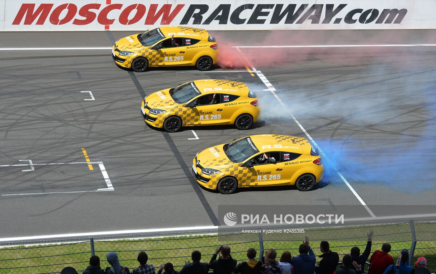 Автоспорт. Мировая серия "Рено". Российский этап. Второй день