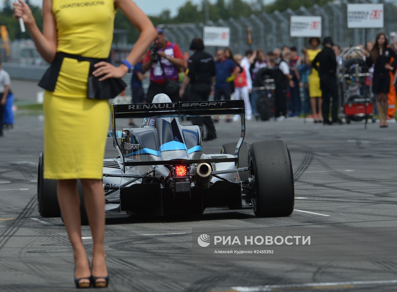 Автоспорт. Мировая серия "Рено". Российский этап. Второй день