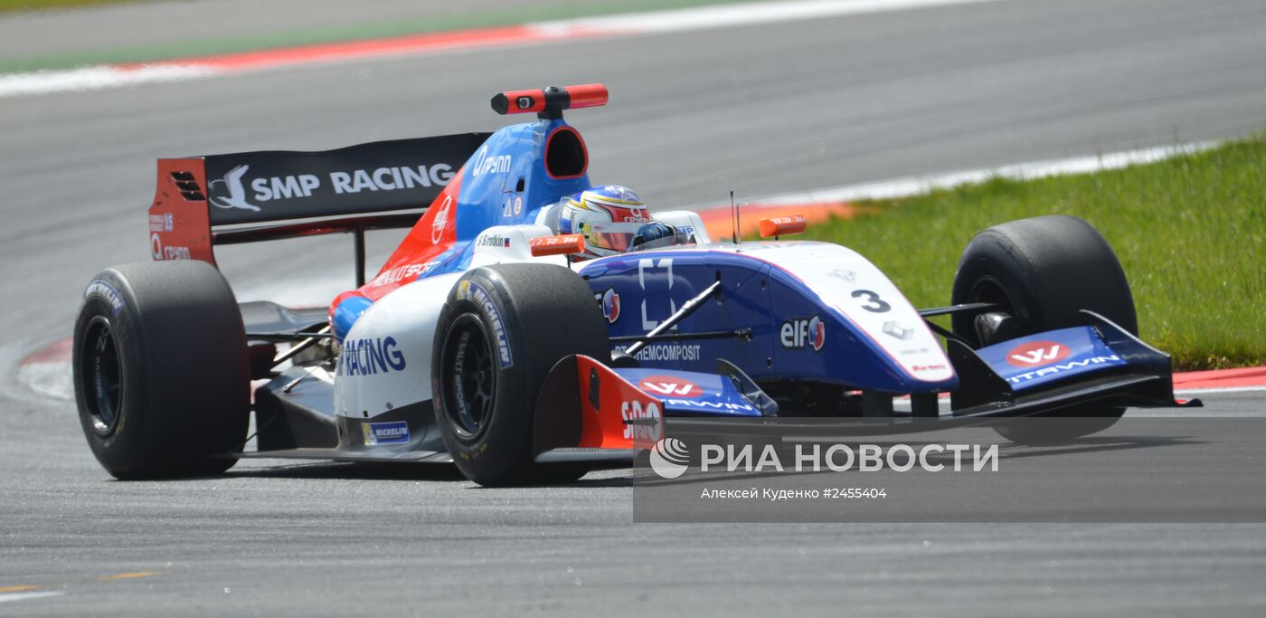 Автоспорт. Мировая серия "Рено". Российский этап. Второй день