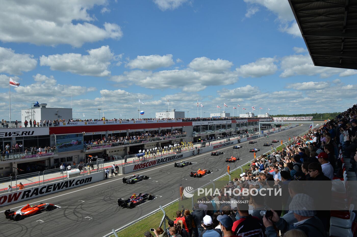 Автоспорт. Мировая серия "Рено". Российский этап. Второй день