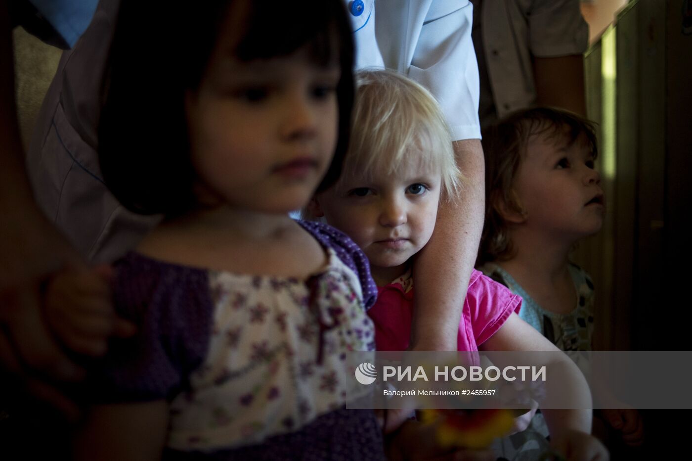 Эвакуация детей из дома ребенка в Луганске