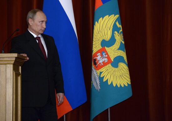 В.Путин на совещании послов и постоянных представителей РФ