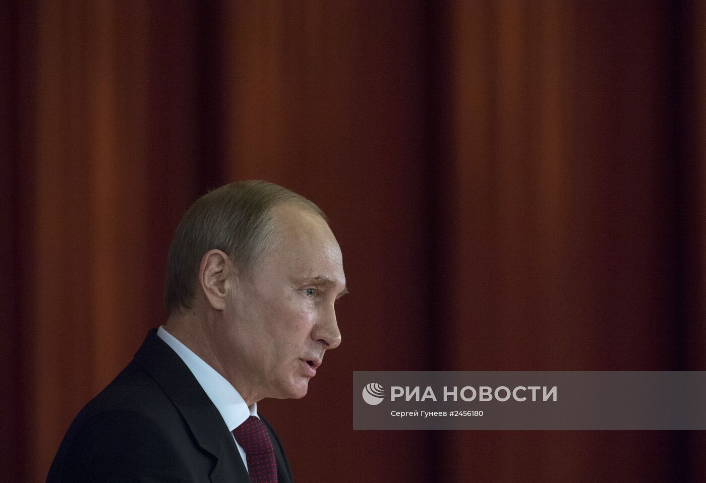 В.Путин на совещании послов и постоянных представителей РФ