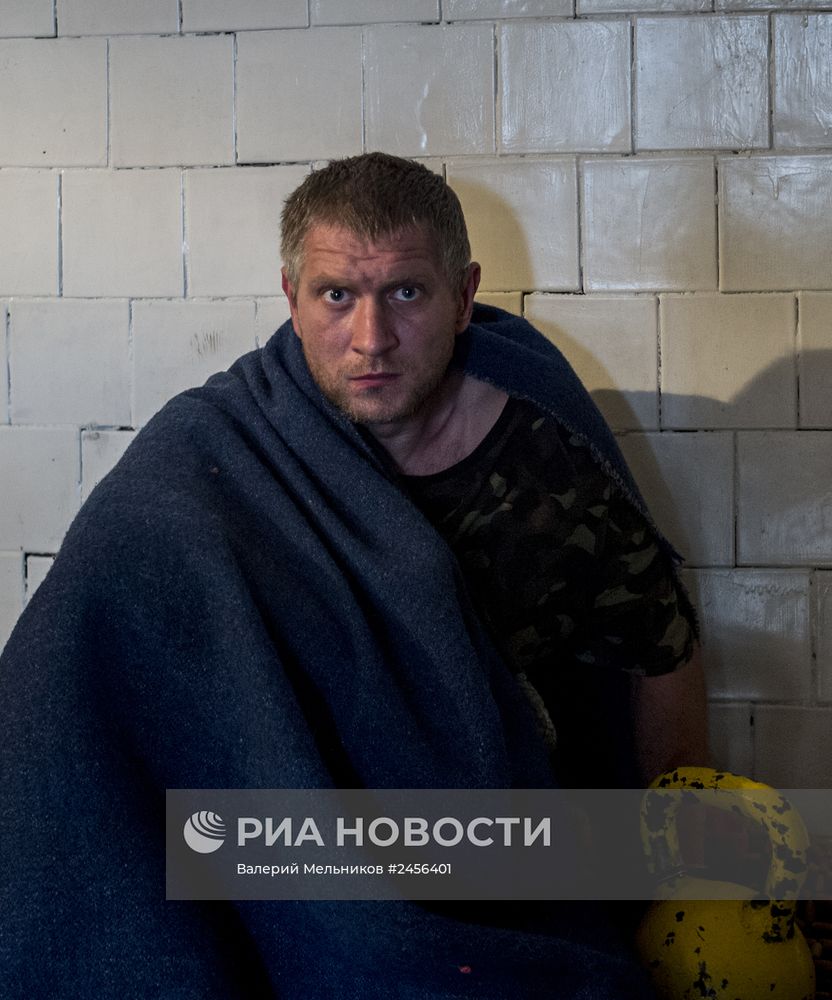 Пленные военнослужащие украинской армии в штабе ополчения в Луганске