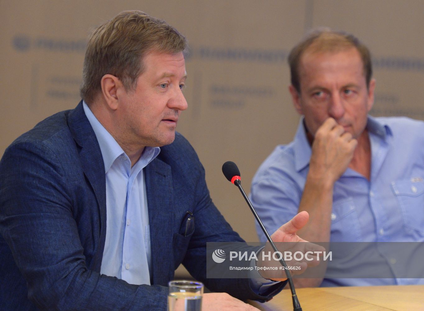 Презентация "Зиновьевского клуба" в Москве