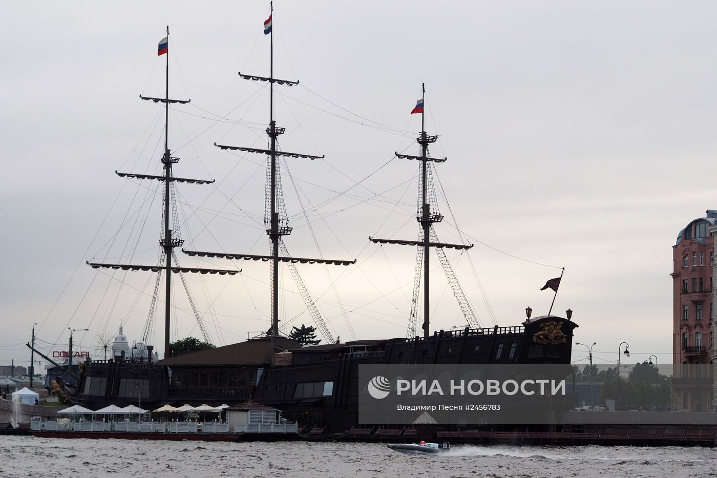 Чемпионат мира по водно-моторному спорту в Санкт-Петербурге