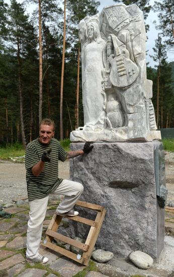 Скульптор Владимир Войчишин из Алтайского края