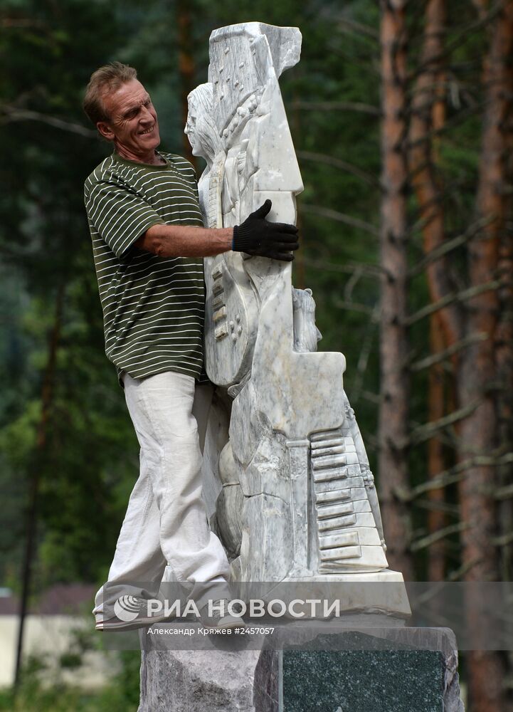 Скульптор Владимир Войчишин из Алтайского края