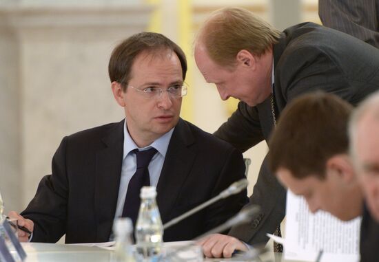 В.Путин провел заседание Совета по межнациональным отношениям