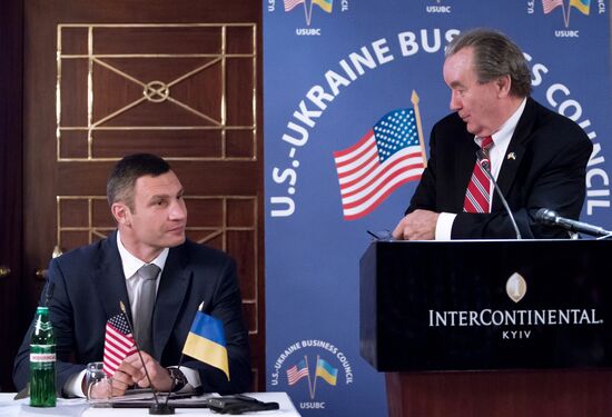 В.Кличко провел встречу с членами Американо-украинского делового совета