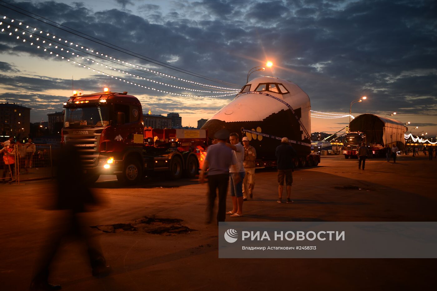 Транспортировка макета космического корабля "Буран" на ВДНХ