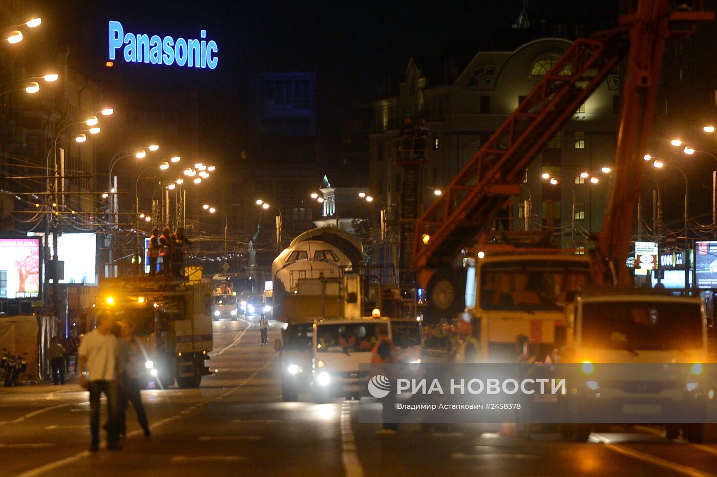 Транспортировка макета космического корабля "Буран" на ВДНХ