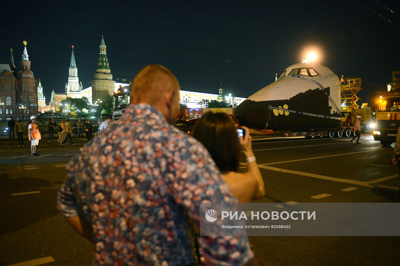 Транспортировка макета космического корабля "Буран" на ВДНХ