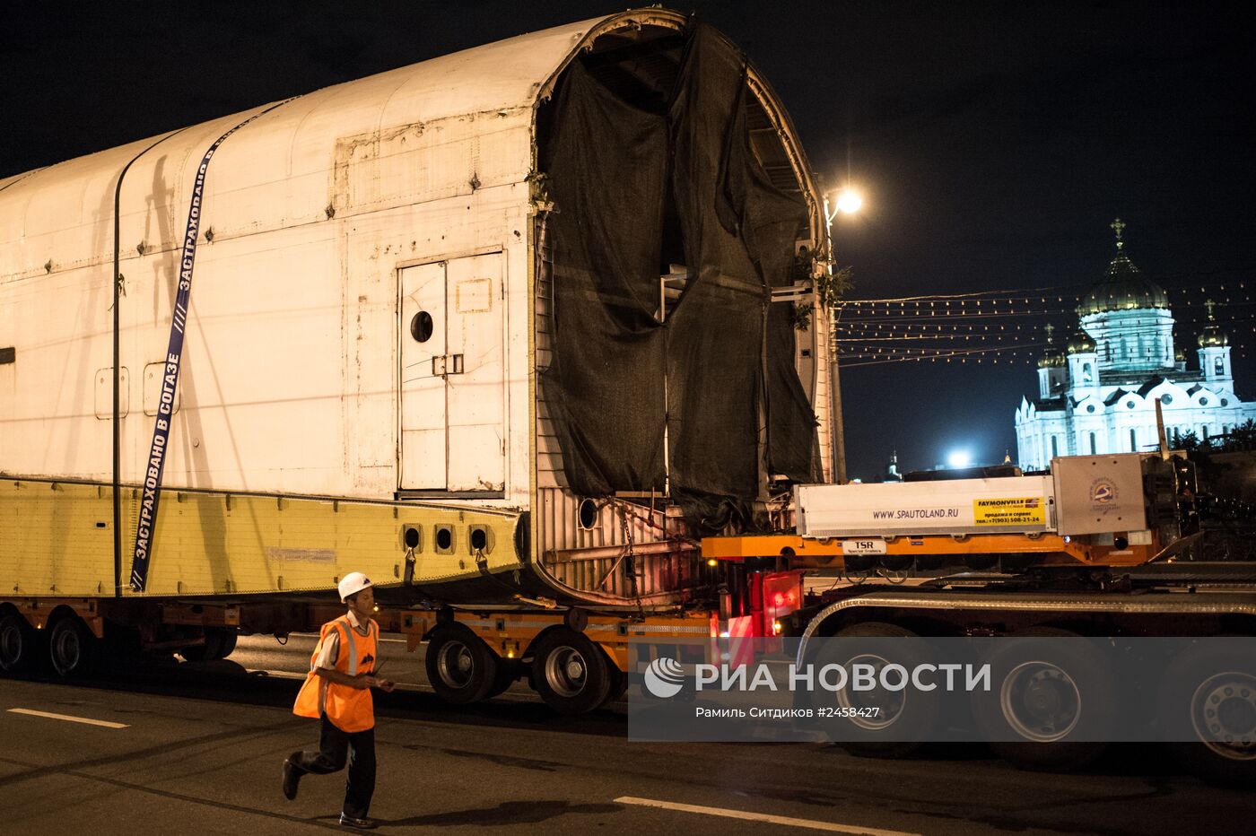 Транспортировка макета космического корабля "Буран" на ВДНХ