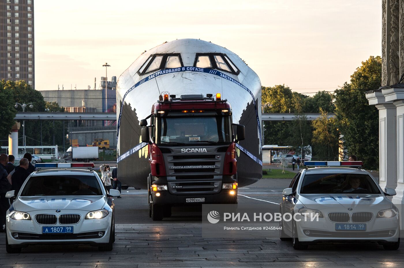 Транспортировка макета космического корабля "Буран" на ВДНХ