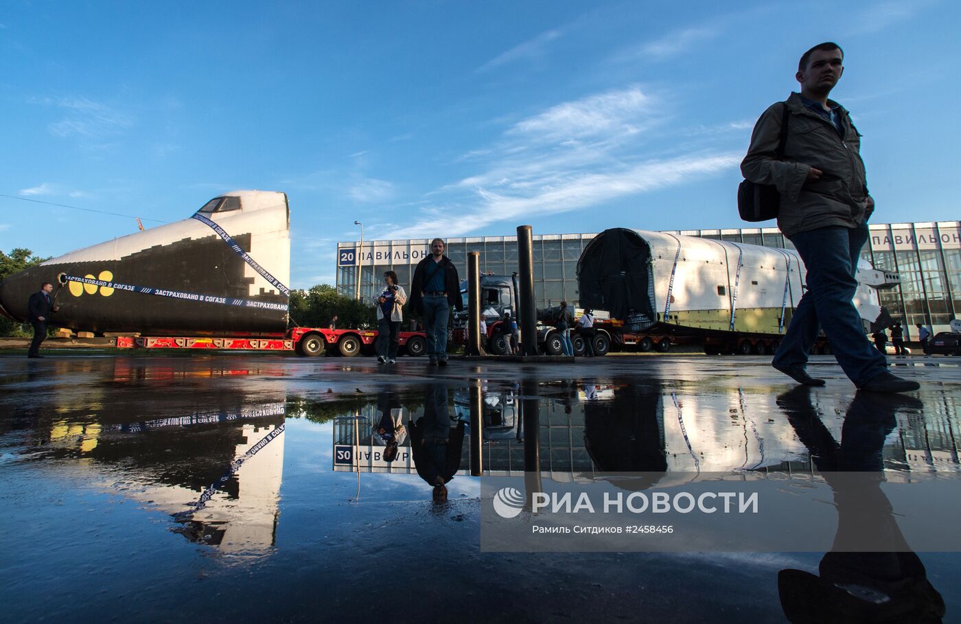 Транспортировка макета космического корабля "Буран" на ВДНХ