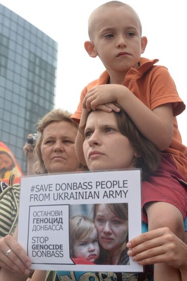 В Донецке проходит митинг ДНР
