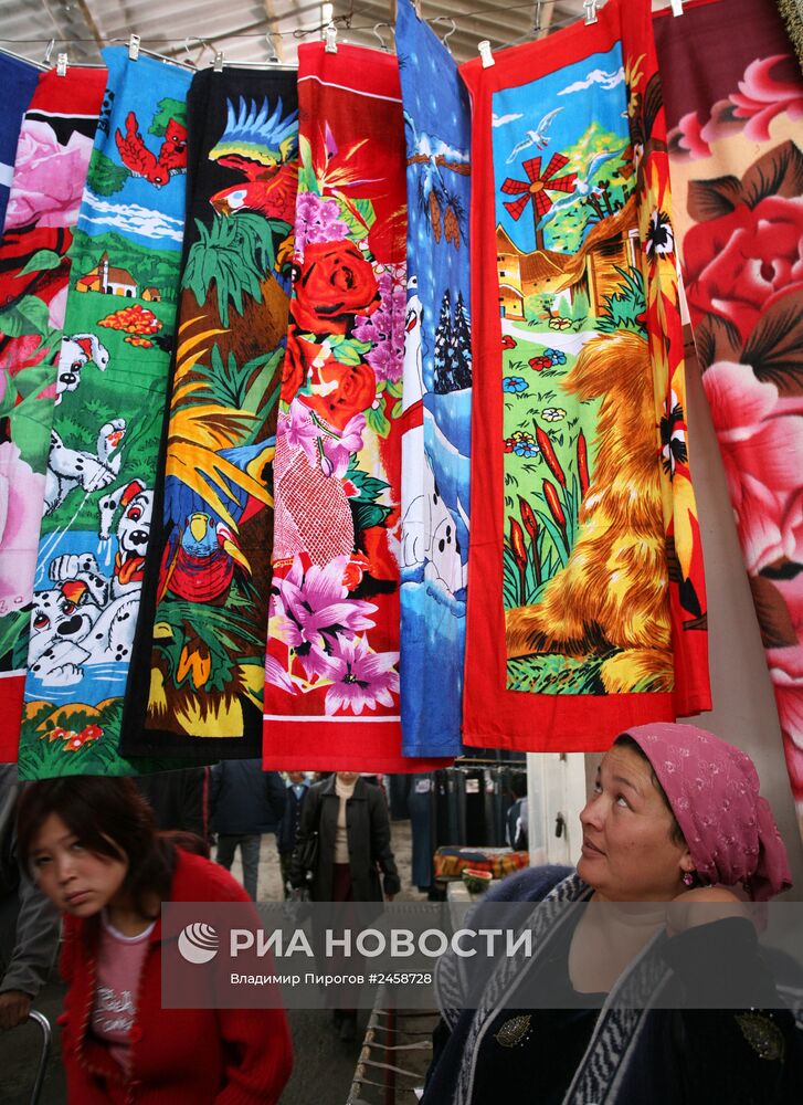 Оптовый рынок "Кара-Суу" в Киргизии
